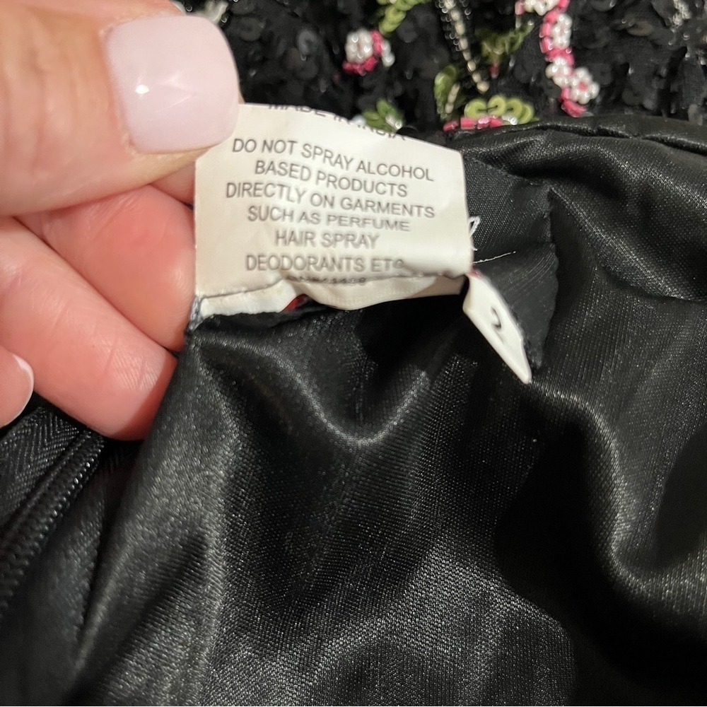 Mac Duggal Cold Shoulder Sequin Floral Gown Dress Black Size 2 Formal Black Tie - Picture 13 of 13